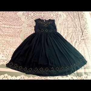 The size is small and black color.